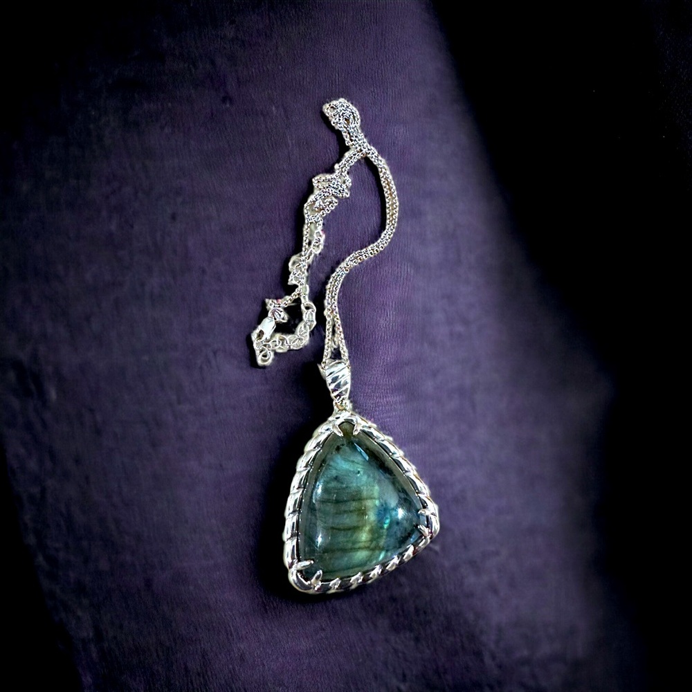 Chapal Zenray Labradorite pendant sterling silver on 17-20” chain BSI Italy 925